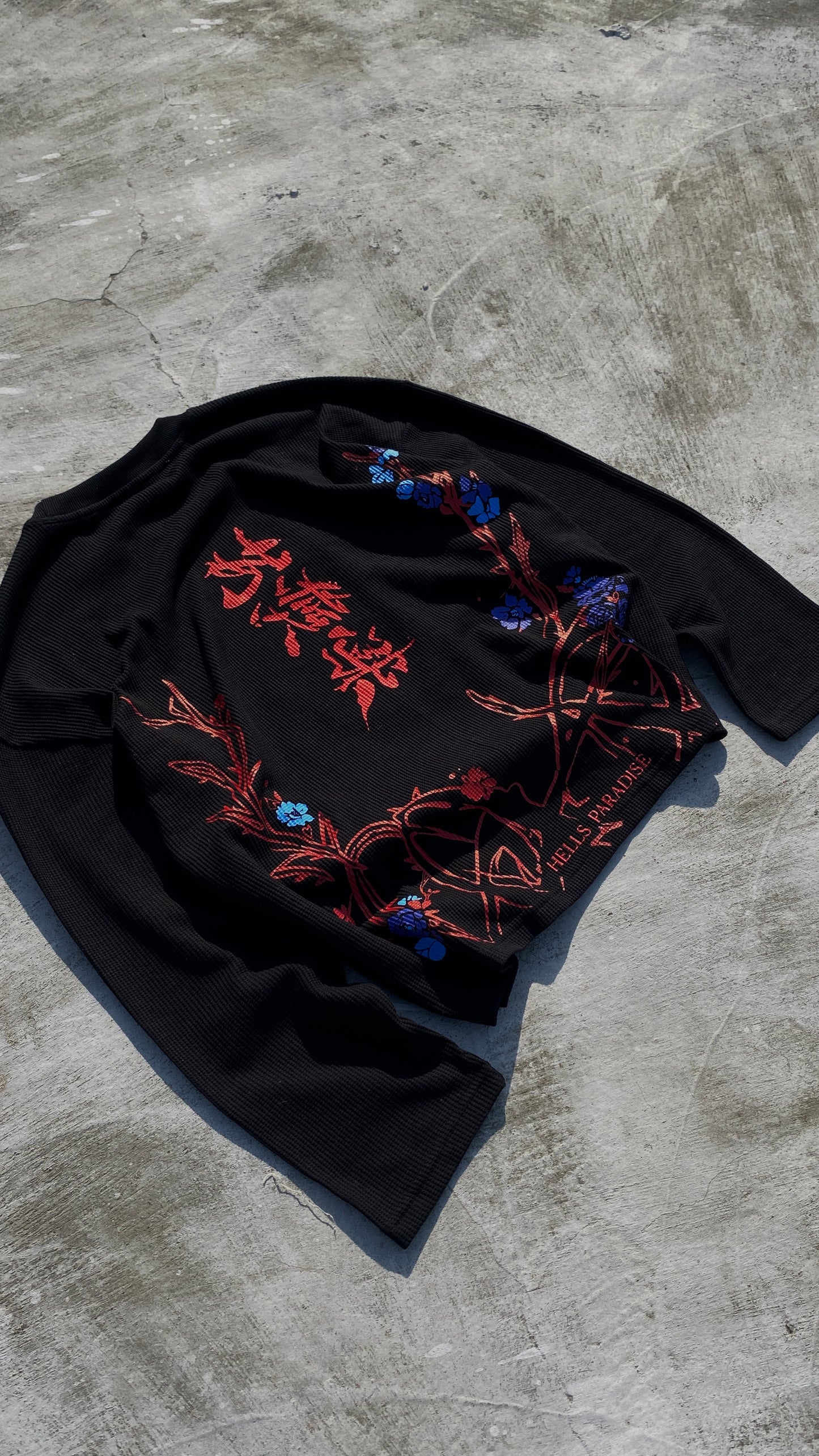 Hollow Bloom – Hell’s Paradise Cropped Waffle Tee