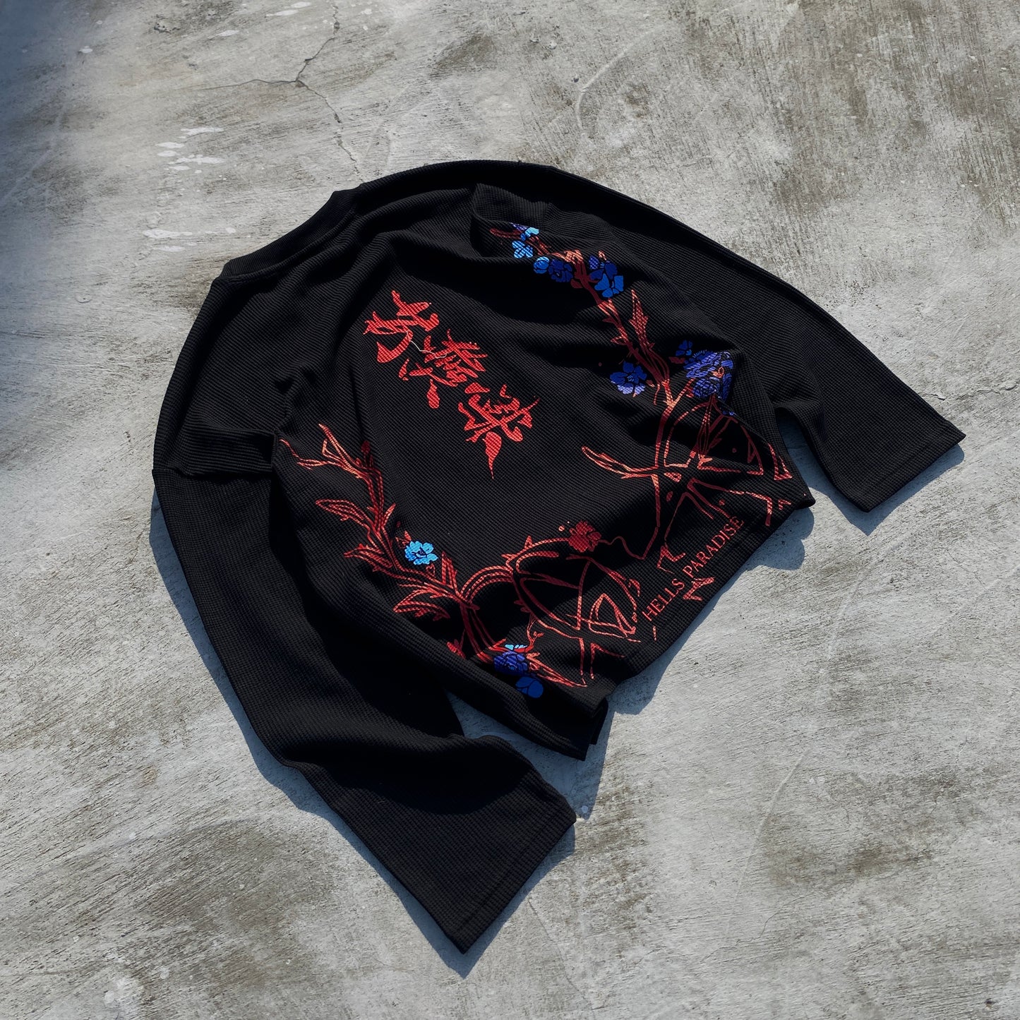 Hollow Bloom – Hell’s Paradise Cropped Waffle Tee
